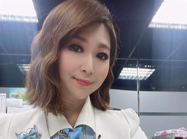 陈莹收到高中老师的来信。(图/翻摄自陈莹脸书)