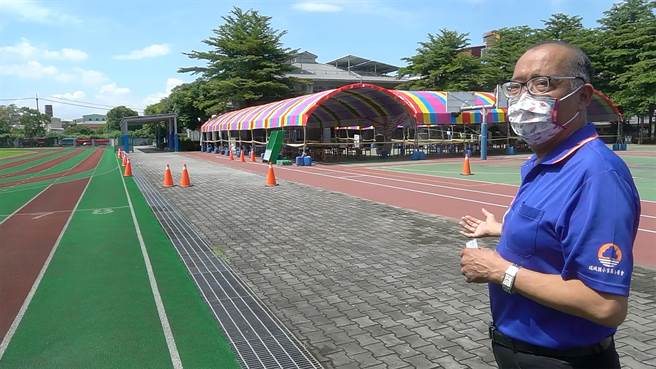 有家长质疑瑞城国小未退出快打站，影响学生受教权，校长邱家麟表示，仅影响2面篮球场及活动中心。（黄国峰摄）