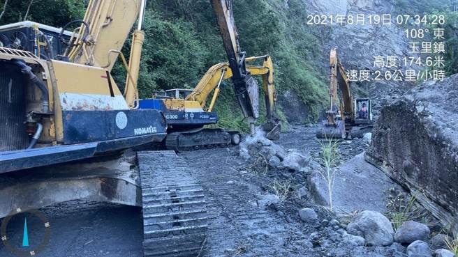 玉里镇乐合里哈拉湾Halawan下劳湾溪，疑地震影响，出现山壁土石崩落，以防形成堰塞湖，衝击下游居民安全，（水保局提供／王志伟花莲传真）