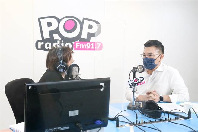 尋求連任的現任主席江啟臣上午接受《POP搶先爆》廣播專訪。（POP提供）