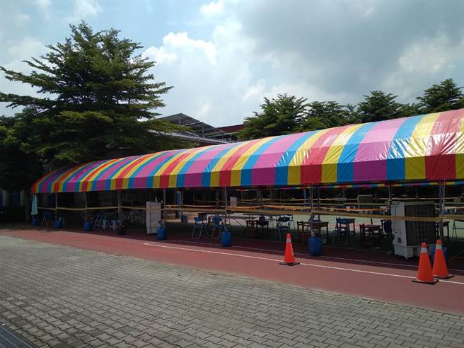 台中市大里區瑞城國小近來正施設圍籬，為即將開設的「快打站2.0版」做準備。(教T03工會提供)