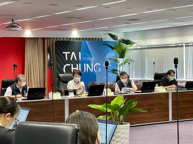 台中市府总动员全力举办台中购物节，并协助招募受创严重产业店家。(图／台中市政府经发局提供)