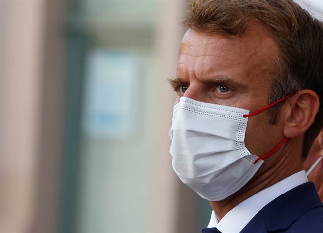 法国总统马克宏（Emmanuel Macron）16日就阿富汗局势发表演说，表示要协助曾帮助法国的阿富汗雇员，也强调应「预防与杜绝可能的大量非法移民潮」。(图/路透社)  