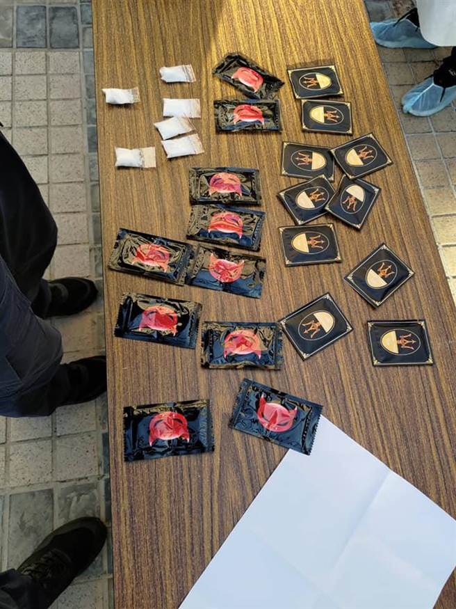 警方在郭男外送的包裏中查獲毒品。（翻攝衛福部醫福會執行長王必勝臉書）