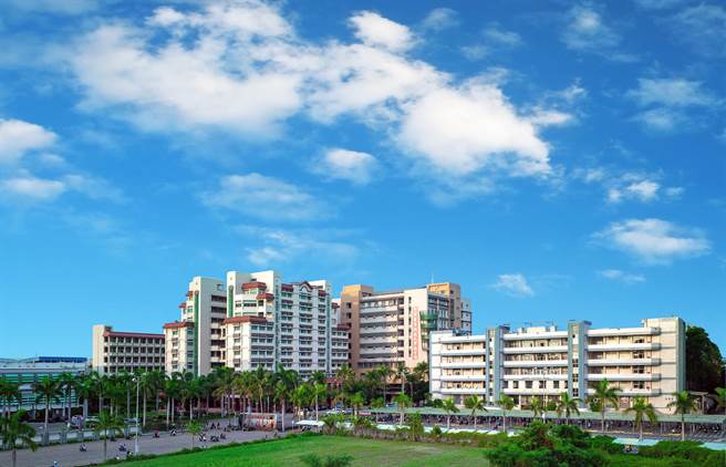 全國私校工會批評中華醫事科技大學動員全體教師打掃校園，踐踏教師的專業尊嚴。（摘自華醫官網）