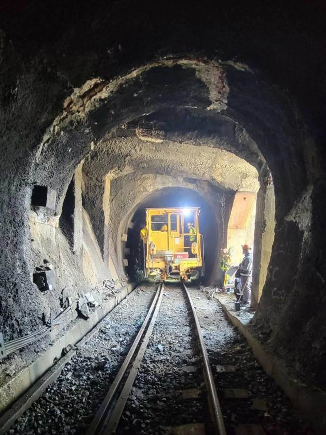 台铁集集=车埕路段抢修完毕恢復行驶(台铁提供／简立欣台北传真)