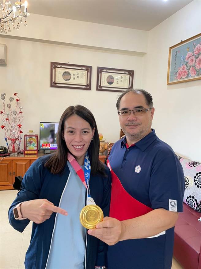 郭婞淳日前到花蓮舫教練林敬能，獲得林教練解除「禁愛令」，提醒她交友的條件。（林敬能提供／王志偉花蓮傳真）