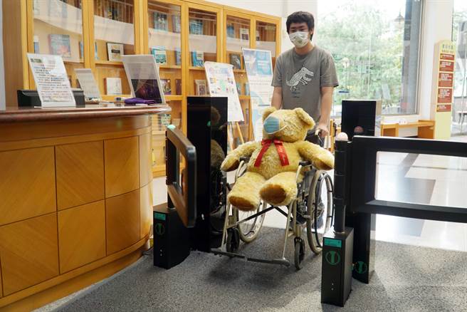 大叶大学资工系开发智慧门禁系统，友善行动不便者。 （大叶大学提供／谢琼云彰化传真）