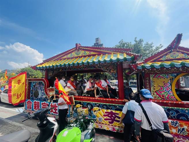 基隆中元祭傳承167年，20日下午舉辦迎斗燈遶境遊行。（張穎齊攝）