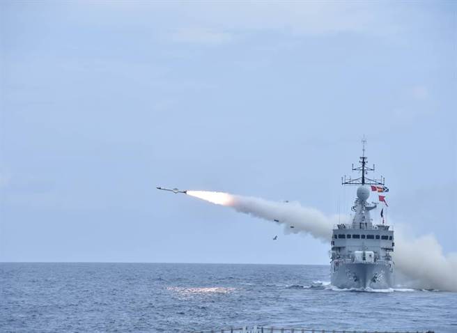 马来西亚皇家海军在演习中罕见地实际展示反舰能力，共试射3枚飞鱼飞弹。（图／马来西亚皇家海军）