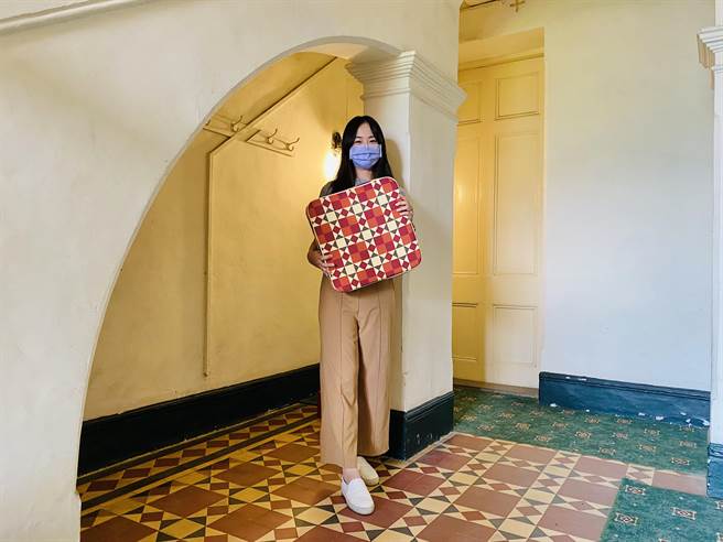 淡古Facebook同步進行限時限量的「跟著淡水古蹟做運動　送維多利亞地磚坐墊」抽獎活動(淡水古蹟博物館提供／戴上容新北傳真)