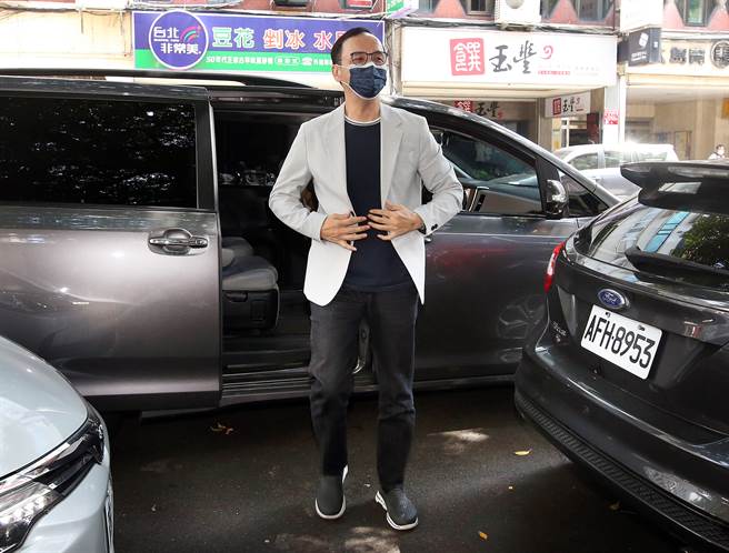 前新北市長朱立倫（中）20日表示，黨主席扮演的是總教練的角色，推出最強候選人是必要的責任。（范揚光攝）