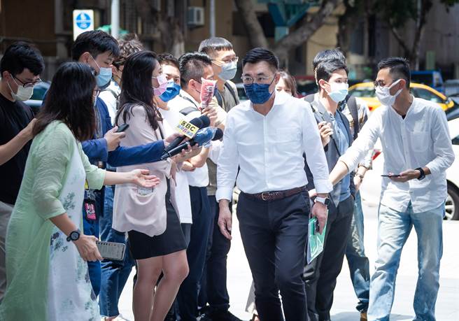 國民黨主席候選人江啟臣20日廣播上接受訪問。（羅永銘攝）