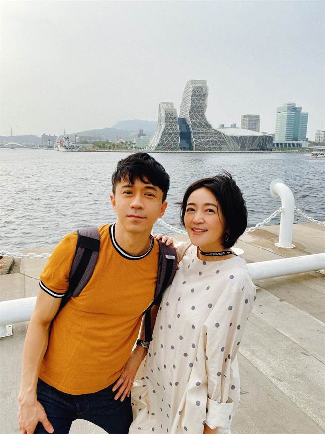 光良去年推出新歌入围金曲「最佳单曲制作人奖」，开心替制作人好友李欣芸集气。（星娱音乐提供）