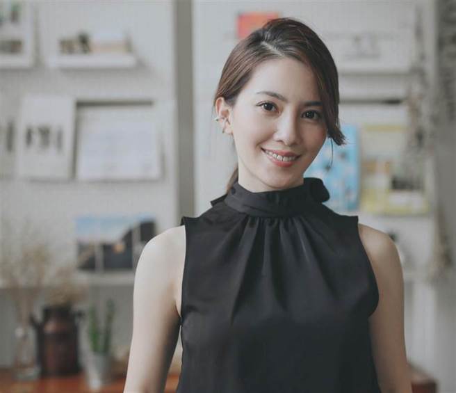 有「最美性学博士」封号的许蓝方。(图/ 摘自许蓝方博士Dr.Gracie脸书)