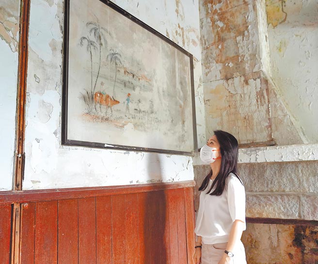 台北市北投区歷史建筑「兰精庐」内有一幅水彩画大师蓝荫鼎的壁画，但却没有任何防护，任由壁画在潮溼环境下逐年毁坏。（台北市议员锺佩玲研究室提供／张立勋台北传真）