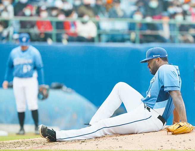 中职通过临时办法，将洋将大限延至10月11日。（本报资料照片）