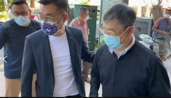 有意争取连任国民党主席的江启臣21日上午南下高雄，和孙文南院院长汪明生餐叙并交换意见。（石秀华摄）