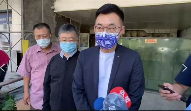 有意争取连任国民党党主席的江启臣21日南下高雄，翻民进党旧帐，狠酸「歷史说民进党的话不能信」。（石秀华摄）