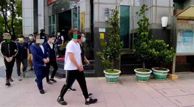 警方将顾姓主嫌等7人逮捕送办。(翻摄照片／林郁平台北传真）