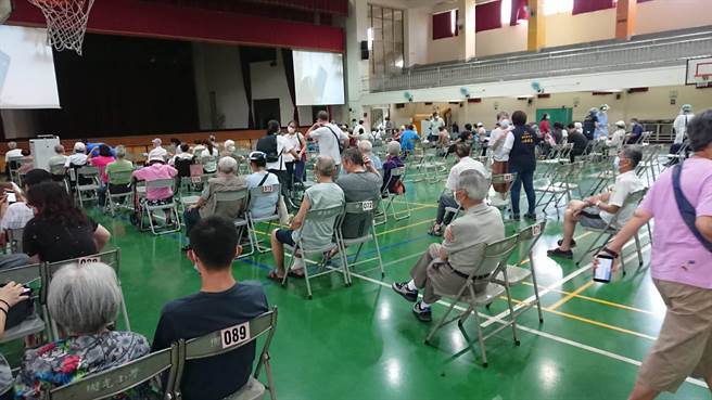 全台85歲以上長者新冠疫苗第一劑自6月15日大規模開打，8月24日後將陸續到了要打第二劑的時間。（馮惠宜攝）