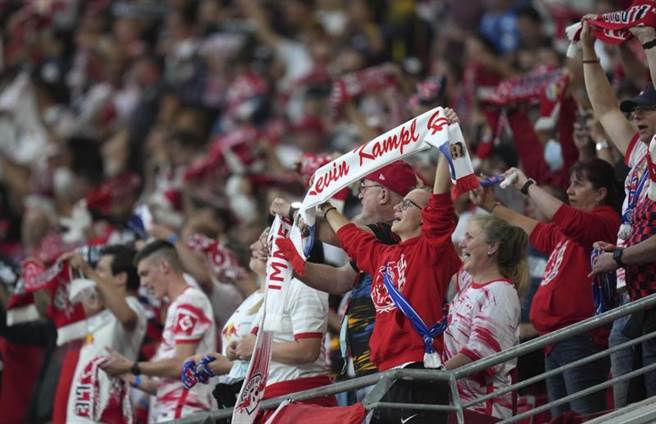 風靡歐洲的足球比賽恐成防疫破口。（圖／美聯社）