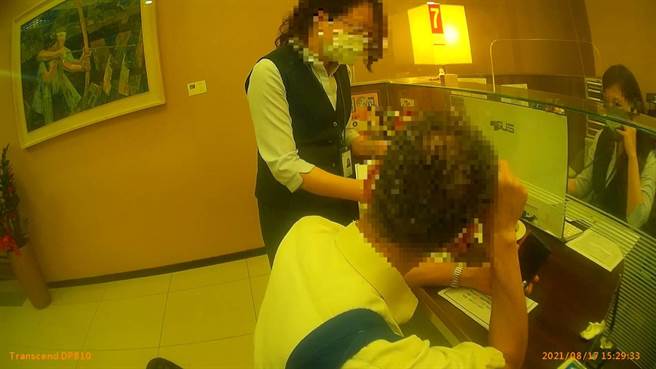 行員察覺匯款帳戶有異，立即通報警方阻止廖男被騙。(翻攝照片／林郁平台北傳真）