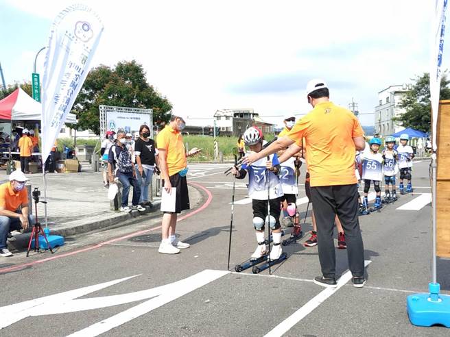 陸上滑雪！ 台灣首場Roller Ski全國分齡錦標賽台中登場。（台中市政府提供）