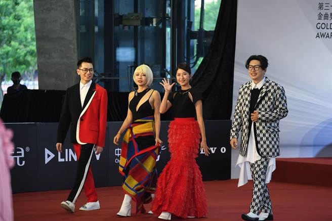 春麵樂團走星光大道。(台視提供)