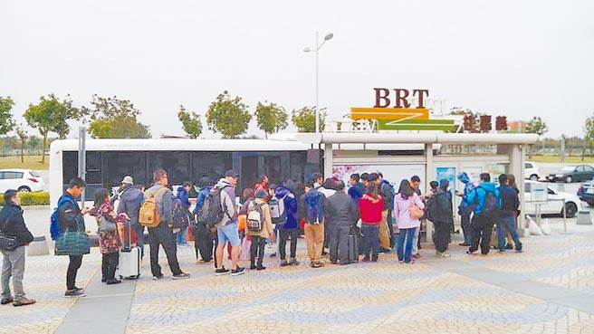 嘉义市政府指出，BRT运量已饱和，需要轻轨连结高铁站输运旅客。（嘉义市政府提供／廖素慧嘉市传真）