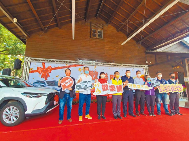 竹山镇振兴经济推出欢乐购，消费百元就有机会抽中汽车。（竹山镇公所提供／廖志晃南投传真）