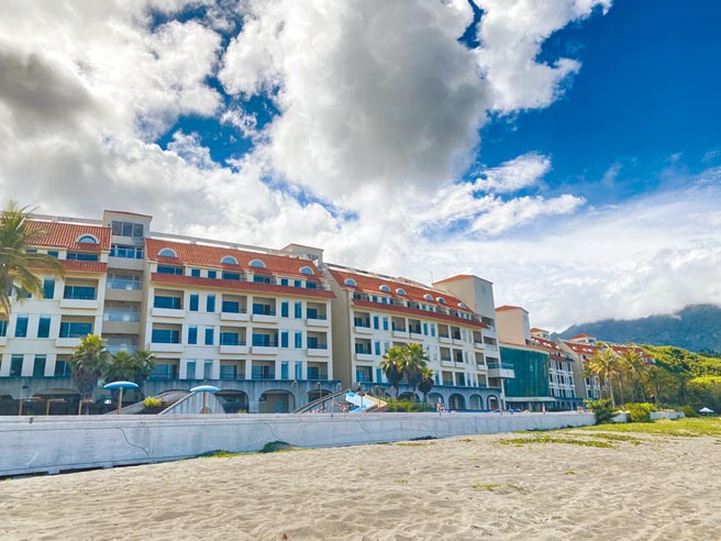 台东县府7月完成杉原建物点交，预计24日开放杉原海水浴场，至于各界关注的建物未来规画，台东县长饶庆铃下半年展开民意收集。（蔡旻妤摄）