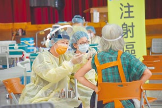 南投縣66歲長者接種率 破5成