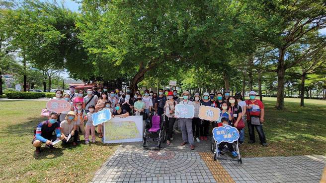 走访公园体验设施-中市建设局举办都市公园友善空间教育训练。（台中市政府提供）