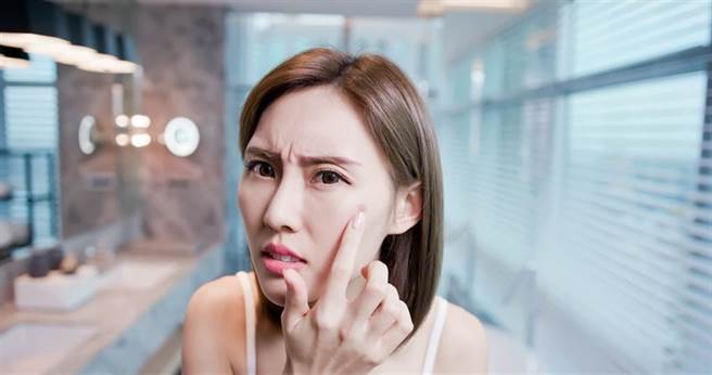 威力彩头奖累积上看27亿，小孟老师分享，后脖子、胸部、额头、眼皮、头皮若长痘最有偏财运，可把握机会试试手气。（图／Shutterstock）