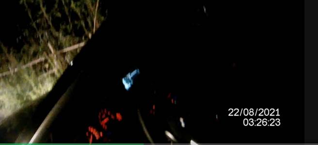 警方攔查該輛自小客車，發現駕駛根本無照駕駛。(翻攝照片／呂筱蟬桃園傳真)