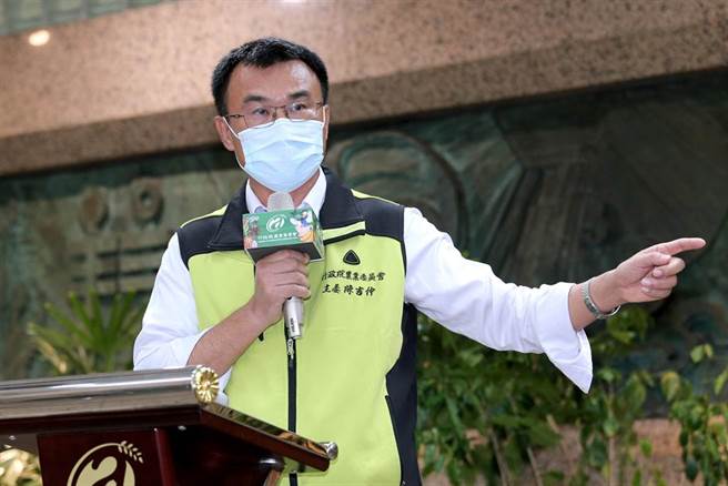 越籍女走私食品，農委會證實檢驗出非洲豬瘟病毒。圖為農委會主委陳吉仲。（黃世麒攝）