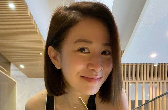 港姐出身的畲诗曼保养有术，是外界公认的美魔女。（图／取材自畲诗曼微博）