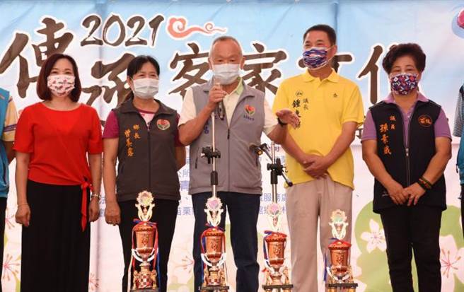 公館鄉青年志工協會舉辦客語演講比賽，縣長徐耀昌特地到場致意。（苗栗縣政府提供／謝明俊苗栗傳真）