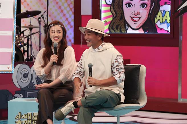 吳宗憲（右）、Sandy與來賓一起分享明星光鮮亮麗的背後的趣事。（中天綜合台提供）
