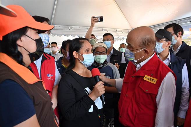 高雄市桃源区女民代谢宜真的家属22日向行政院长苏贞昌陈情，希望对谢宜真从优抚恤。（行政院提供／林瑞益高雄传真）