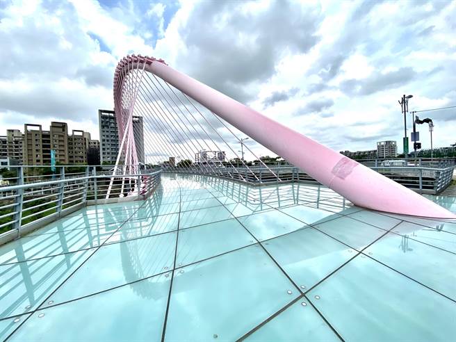 外国人置产向来以机能完善的都会区为主，随着交通建设开发，近期包括北屯区如国外高绿覆环境及低基期房价，渐成为购屋选项。（卢金足摄）