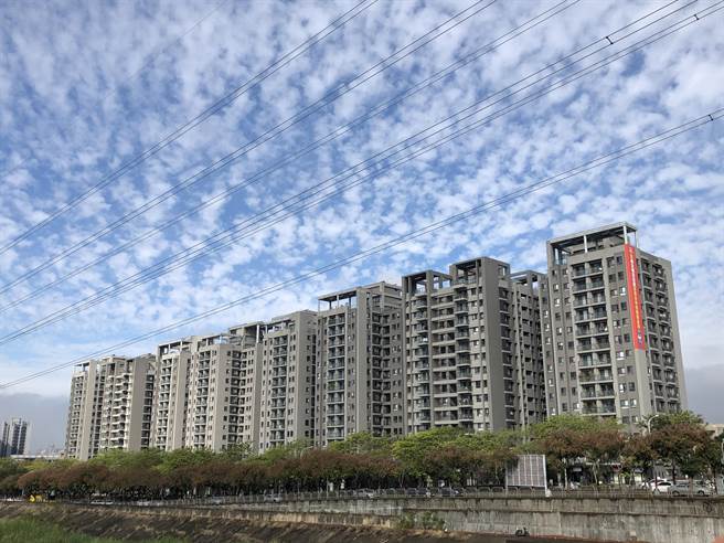 台中市今年上半年外国人取得建物共71栋，3年来激增3成；受瞩目热区包括北屯区荣登移居量榜首。（卢金足摄）