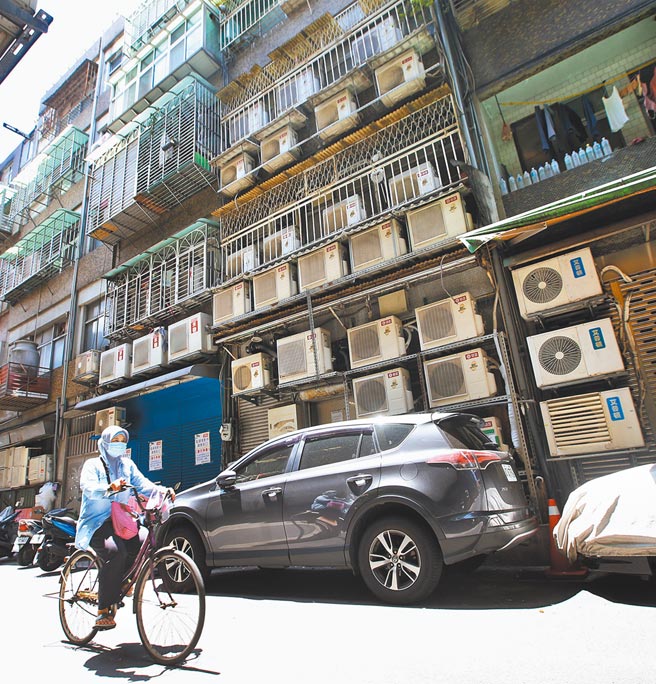 再生能源是國家發展方向，有賴全民支持，發電合理反映較貴的成本，不只是為了台電財務，也是國家減碳必須付出代價。政府應該思考放手，讓能源發展之樂健康發展。（本報資料照片）