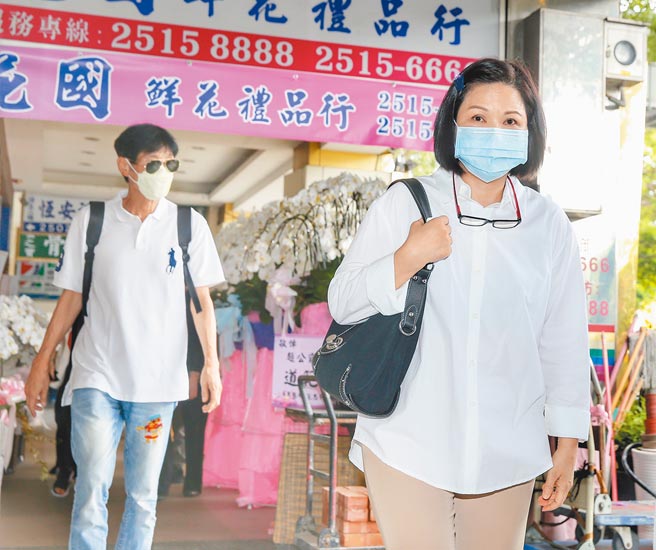 杨贵媚昨至李行的灵堂致意。（罗永铭摄）