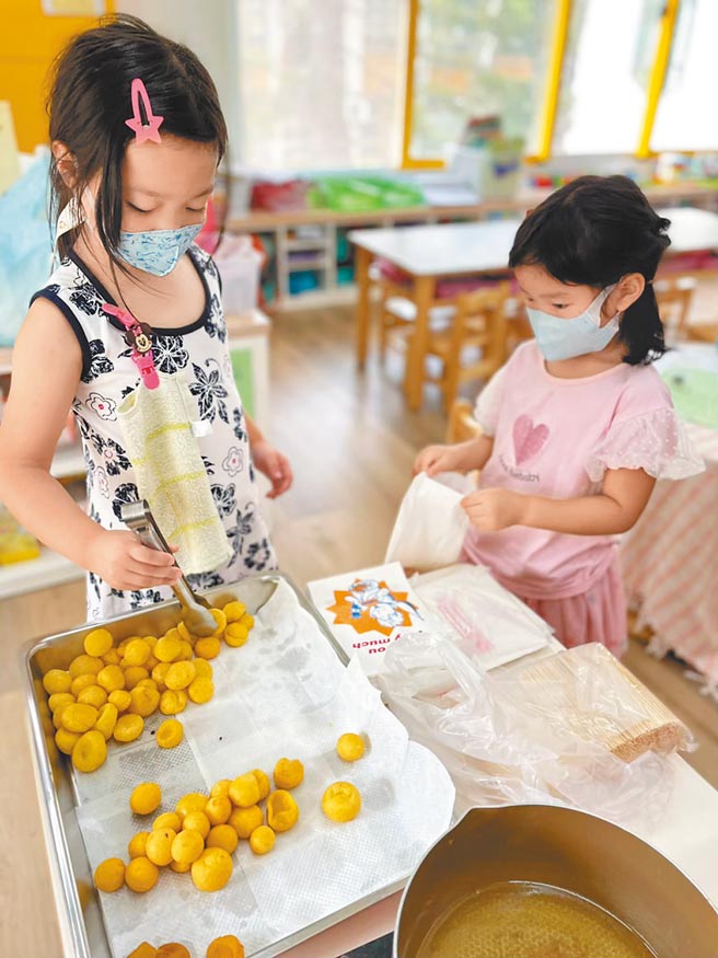 透过公幼倍增计画，提升臺中市公共化教保服务比率，减轻家长育儿负担。（臺中市政府新闻局提供）