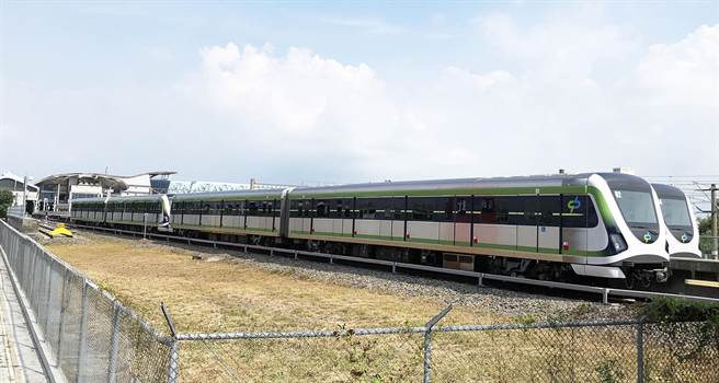 台中捷运发生驻车煞车电磁阀故障致断路器跳脱案例，引起市议员抨击中捷例行检修都是虚设，凸显整个绿线列车的零件制造品质是否有瑕疵？（陈世宗摄）