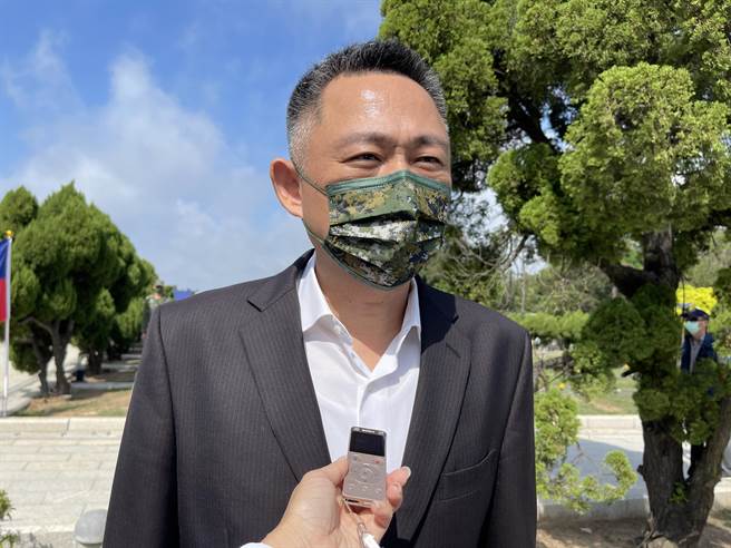 针对包括福建省政府金马行政中心执行长翁明志及中央驻金单位主管均未出席一事，杨镇浯县长坦言让乡亲难以接受。（李金生摄）