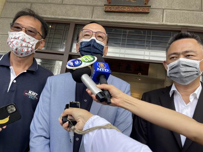 朱立倫今天上午跨海赴金門悼念823砲戰陣公亡將士時，痛批民進黨用各種黑墨掩蓋、扭曲歷史真相。（李金生攝）