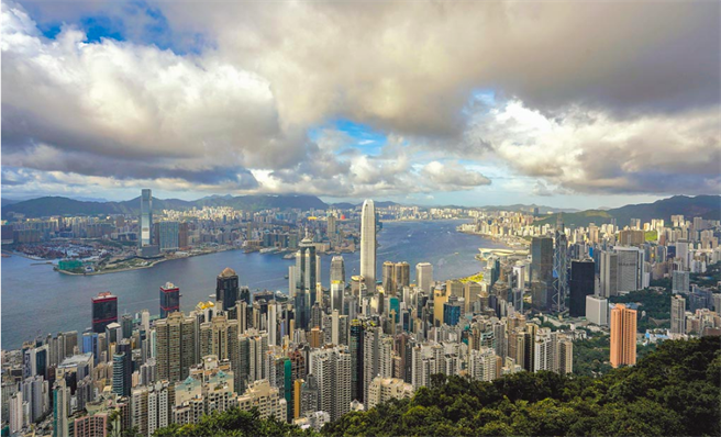 图为香港维多利亚港。（中新社）